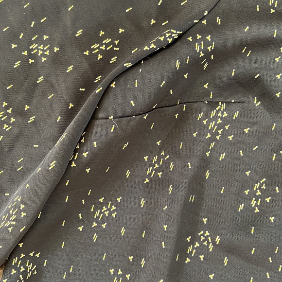 Sophia Shift Dress with Bell Sleeves! - Picture 3 of 4